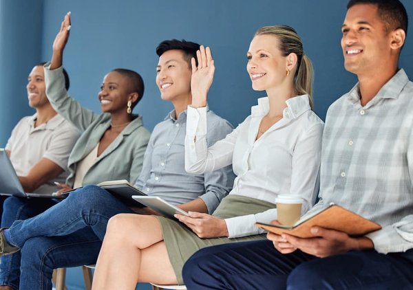 Quelles méthodes pour encourager les résidents des villes à participer à des projets d'art public ?