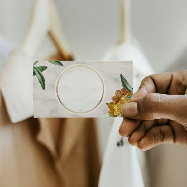 Présentez-vous avec élégance en optant pour une impression de carte de visite avec dorure or